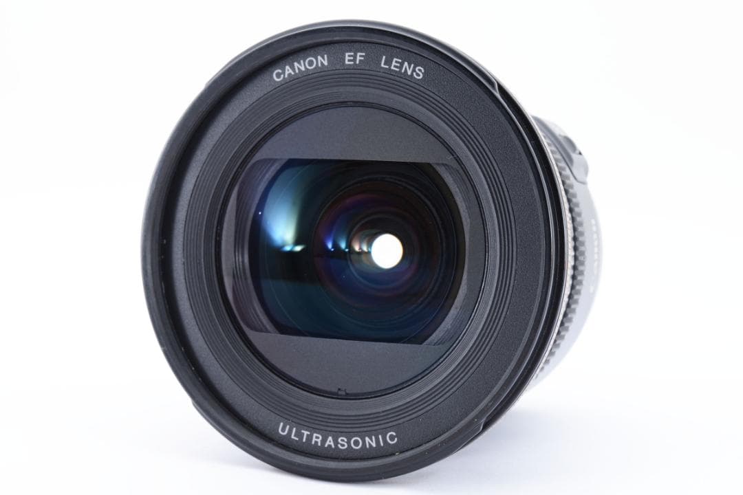 Canon EF 20-35mm F/3.5-4.5 USM 超広角レンズ