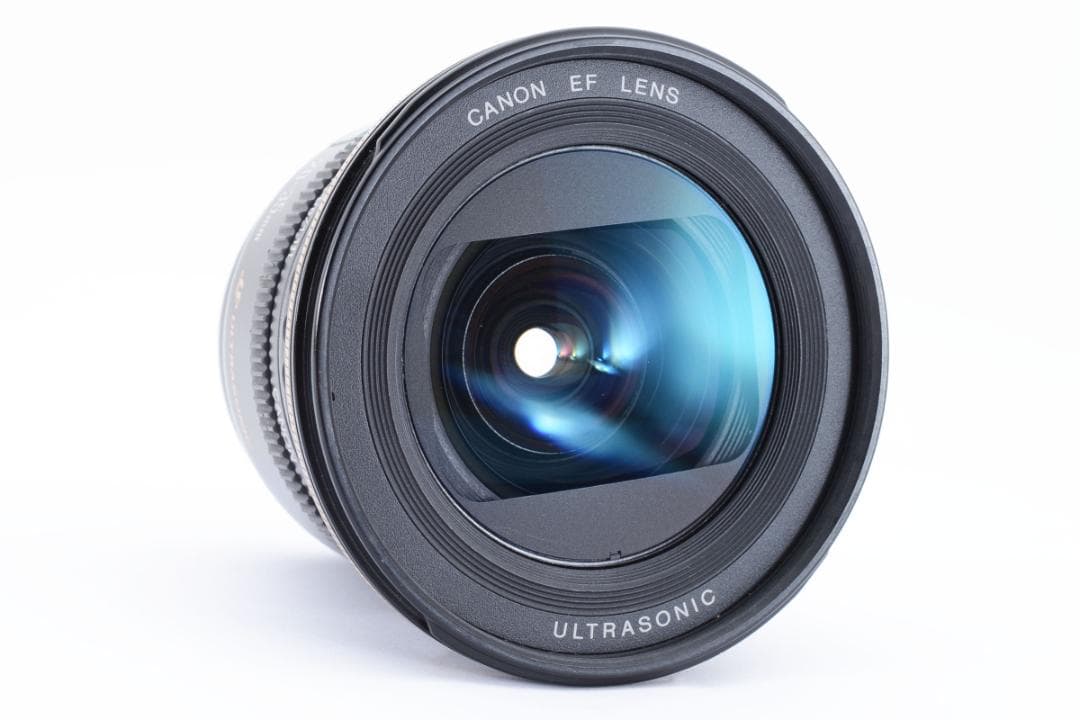 Canon EF 20-35mm F/3.5-4.5 USM 超広角レンズ