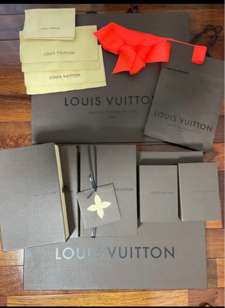 LOUIS VUITTON  HERMES  FURLA ショップ袋 リボン