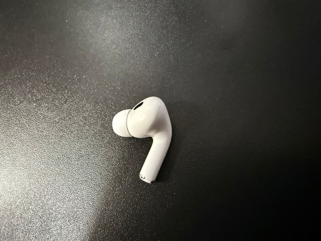 m*e様 Air Pods Pro 第2世代 右イヤホンとケース A2698 A