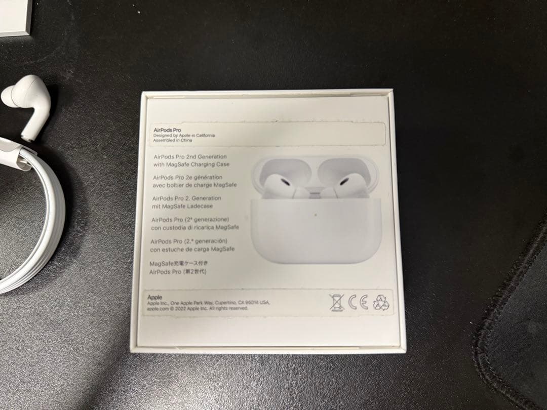 m*e様 Air Pods Pro 第2世代 右イヤホンとケース A2698 A