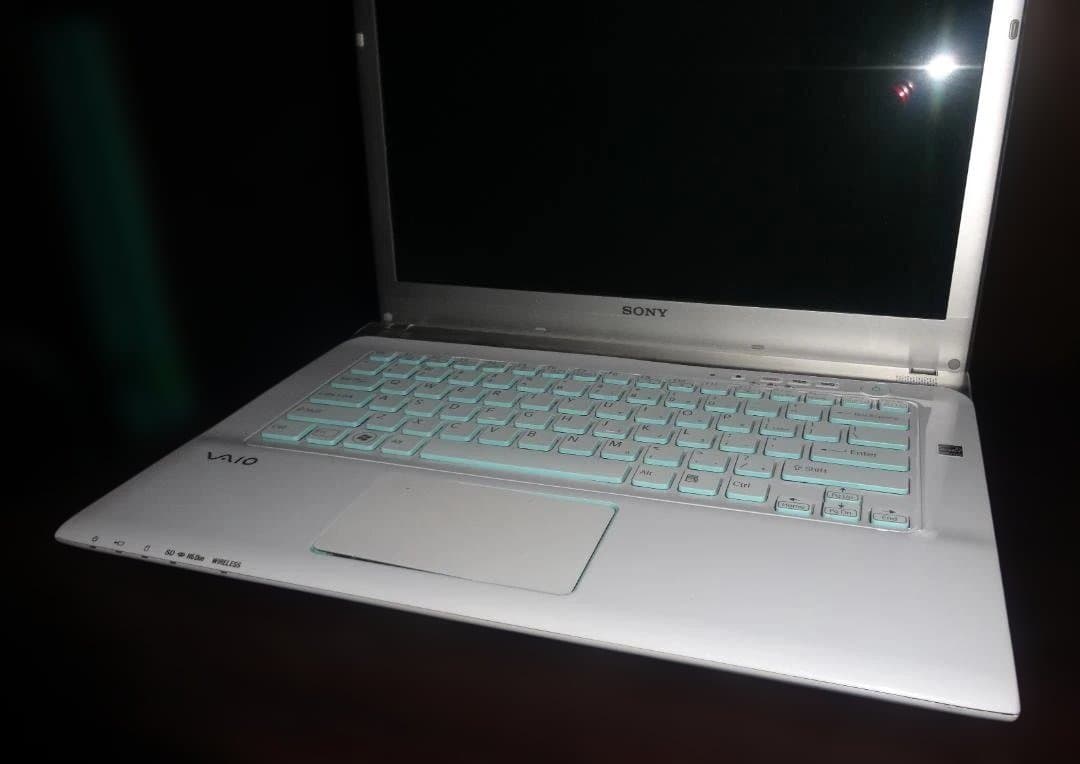 ”美品”　SONY VAIO ノートパソコン　SVE14A190X