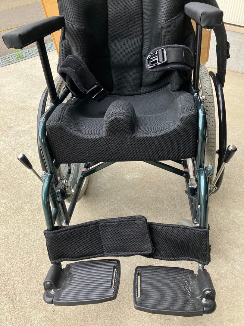 車椅子　子供用　テーブル付