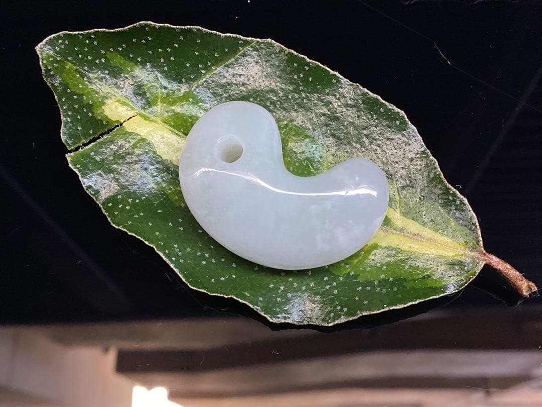 ✳神様の贈り物‼️ 糸魚川翡翠勾玉の最高峰の1点　絶品極上の一生物　御守り鑑別書付