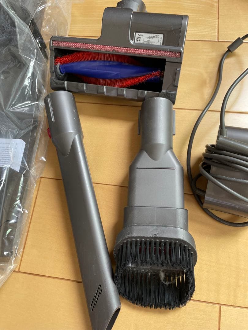 【期間限定出品】Dyson V8 Fluffy スティッククリーナー ジャンク品