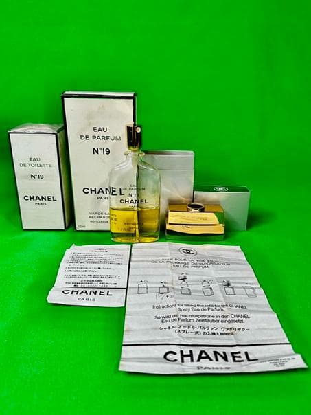 CHANEL N°19 Eau de Parfum & Eau de Toile