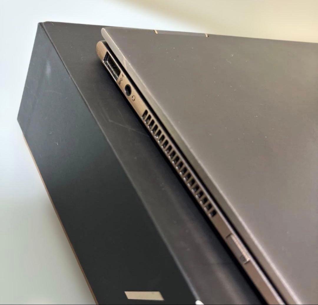 HP Spectre 360 13.3インチ Corei7 16GB 1TB