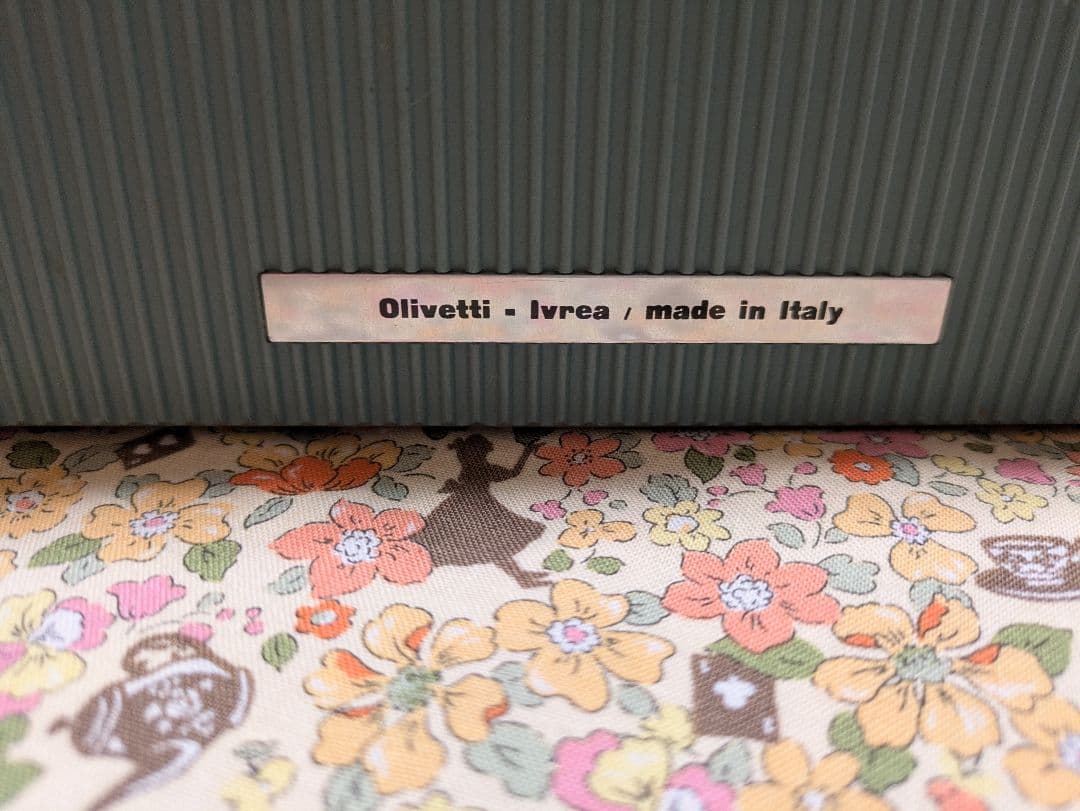 Olivetti Lettera 32 タイプライター