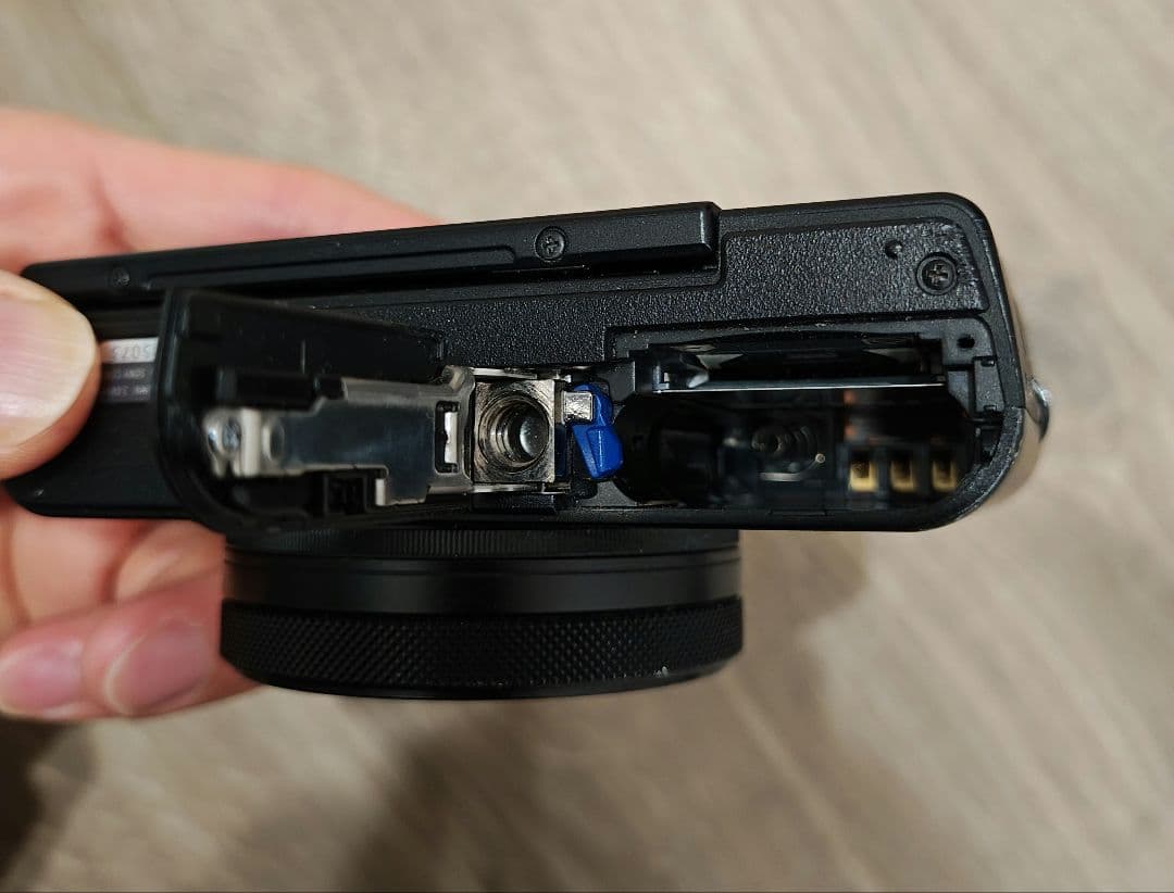 【アクセサリー多数】SONY Cyber-shot RX100M5A