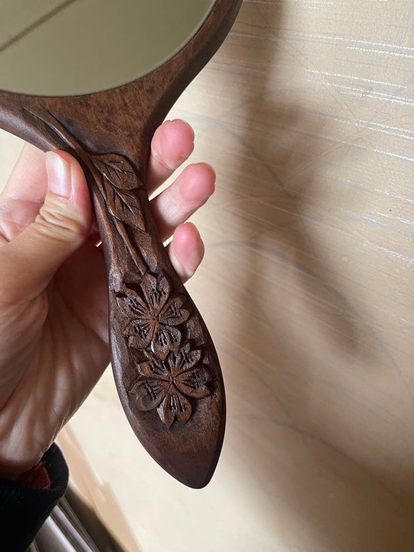 日光彫？木製手鏡 桜彫刻デザイン　中古品