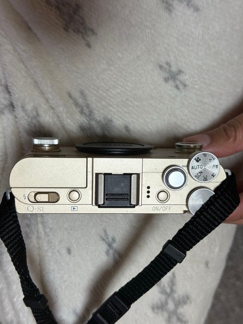PENTAX Q-S1 ミラーレス一眼 ゴールド