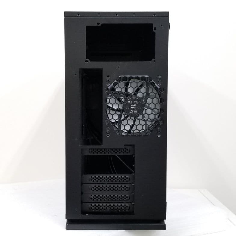 IN WIN 101シリーズ ミドルタワーATXケース
