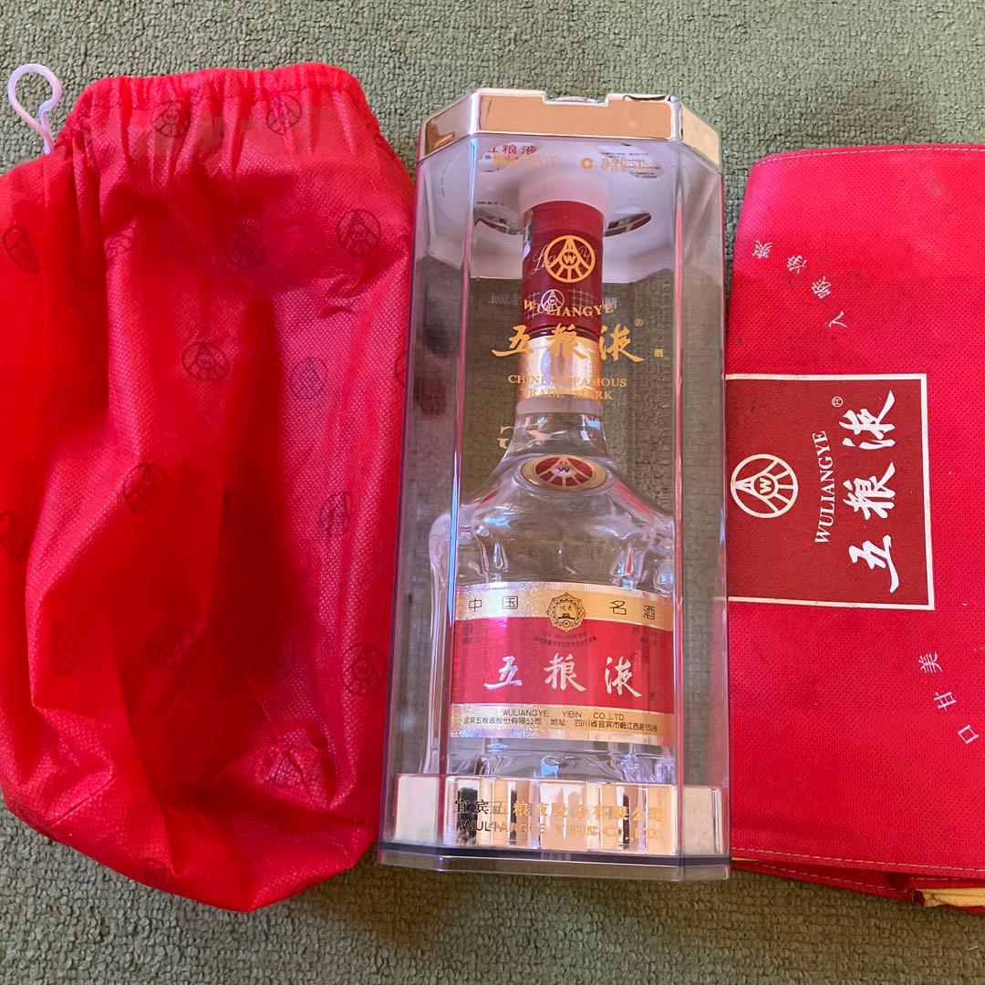 希少　古酒 中国白酒 五浪液　2005年製 赤い巾着袋、手さげ付き
