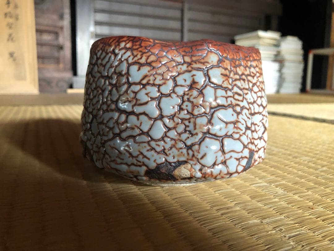 重厚な富士山型の豪快施釉の志野茶碗 検茶道具抹茶碗古志野