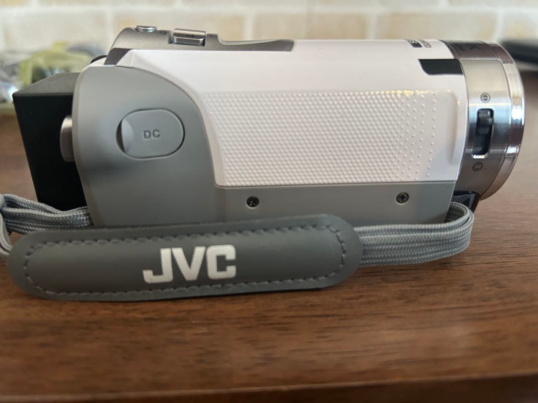 【美品】JVC Everio GZ-HM199-W ホワイト★SDカード2枚