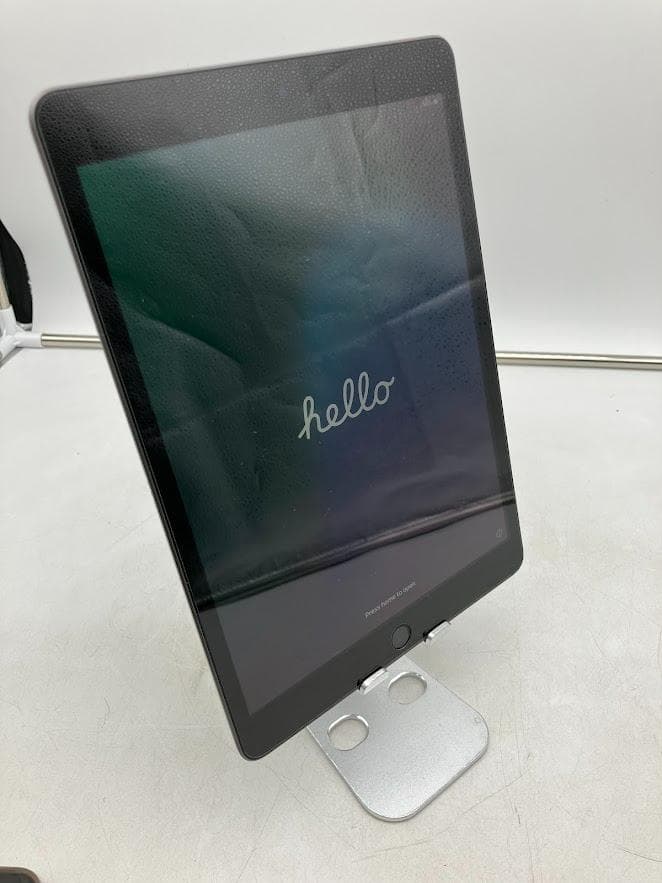 Apple iPad 第9世代　モデルMK2K3J/A　バージョン　18.6.2