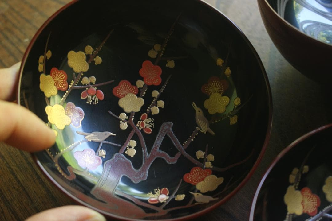 小傷有！時代紅溜塗に優美な紅白梅鶯蒔絵の映えるお椀2点（検輪島塗京塗蒔絵椀