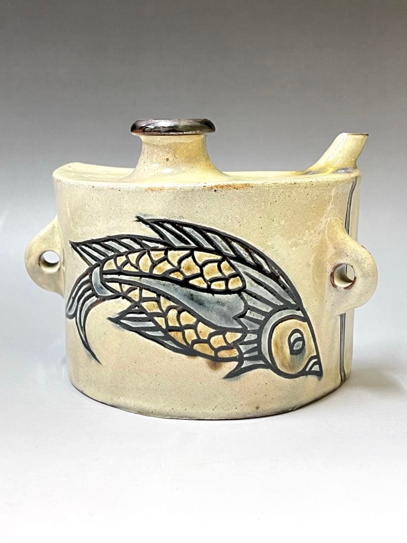 M708 抱瓶　金城敏男　(人間国宝　金城次郎の長男）　壺屋焼　魚紋　抱瓶　酒器