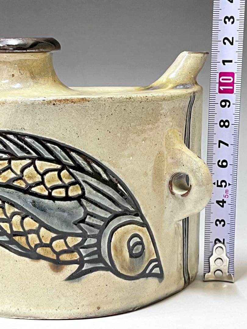M708 抱瓶　金城敏男　(人間国宝　金城次郎の長男）　壺屋焼　魚紋　抱瓶　酒器