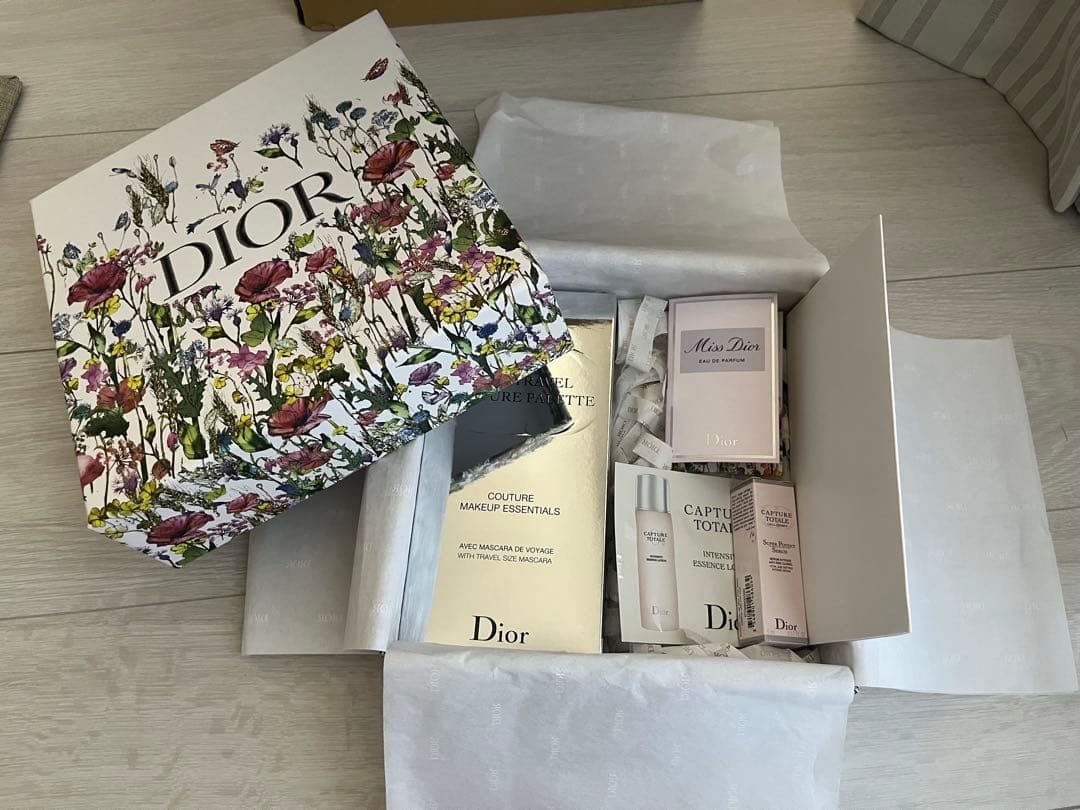 Dior travel collection メイクアップセット花柄ボックス