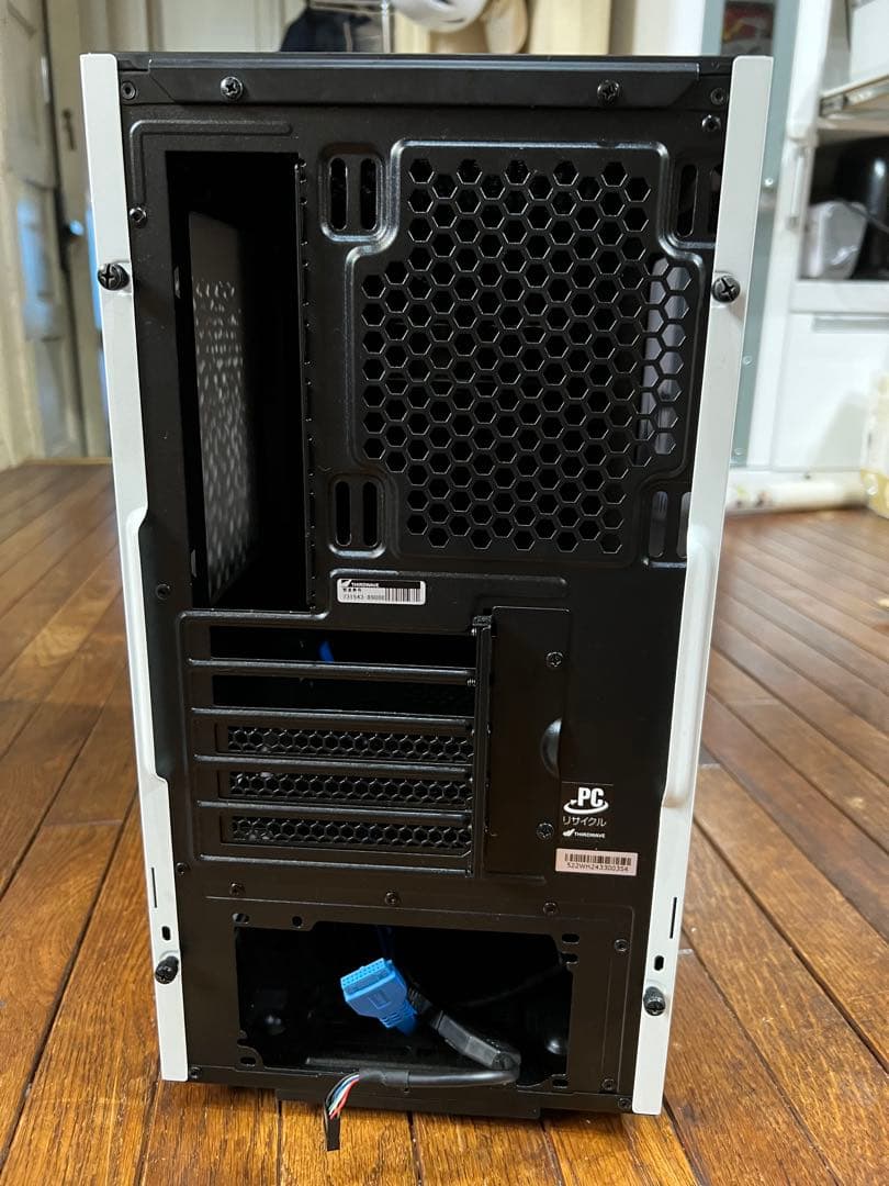 ガレリアpcケース　白　中古　タバコ臭あり