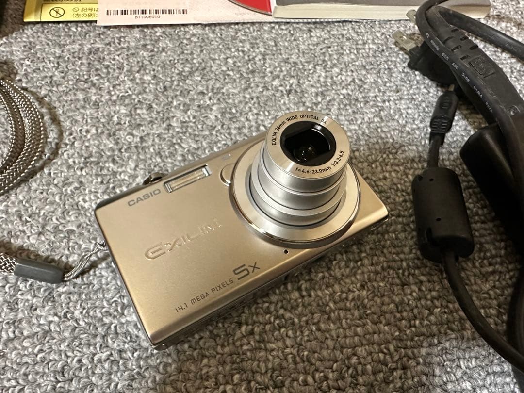 【美品】CASIO EXILIM EX-Z680 シルバー　SDカードセット