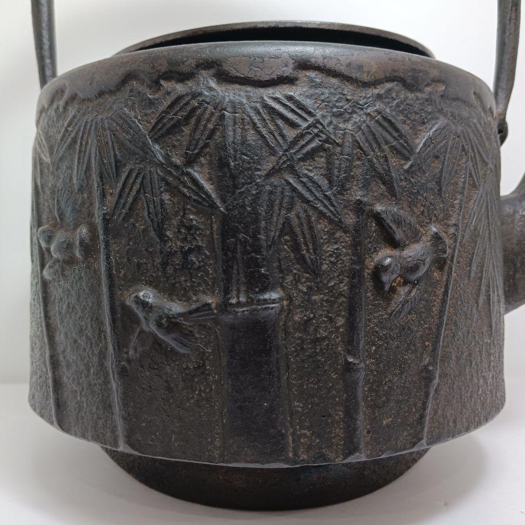 Y3121-1 南部鉄器 岩鋳鉄瓶 竹鳥文 重量2345g 水漏れなし　OOO