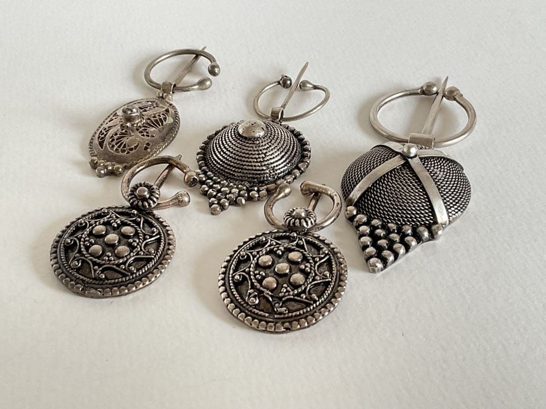 モロッコ・マラケシュ「シルバー(925)スカーフピンのコレクション15個」
