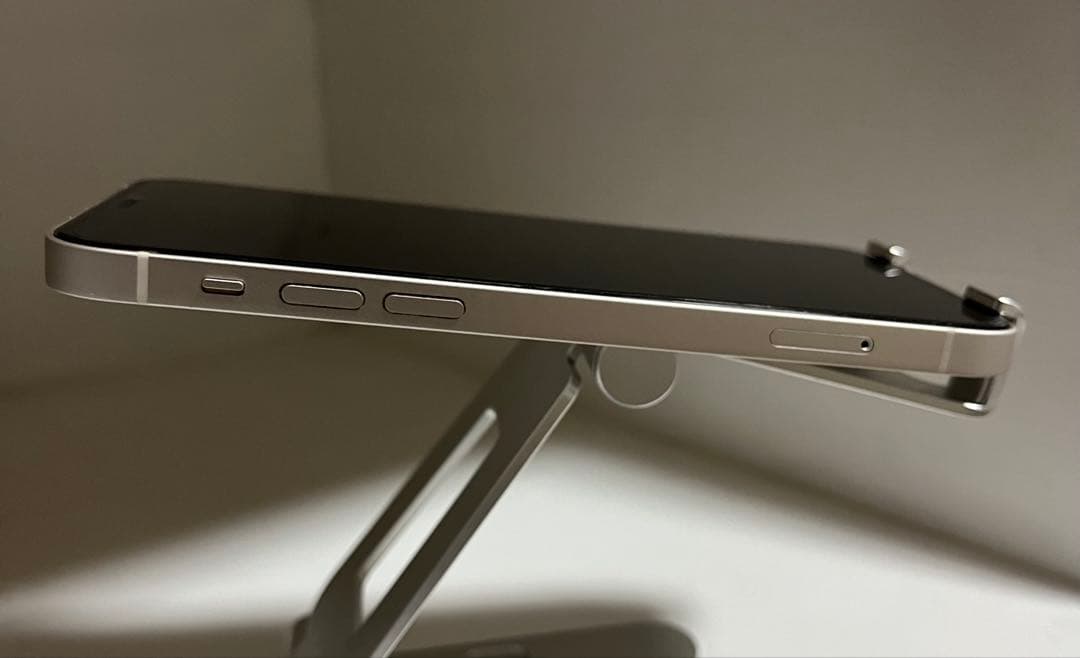 【Apple iPhone 12】ホワイト64GB 本体