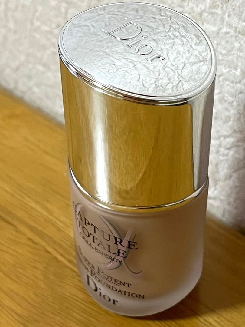 Dior カプチュールトータルセルENGY スーパーセラム ファンデ 2N