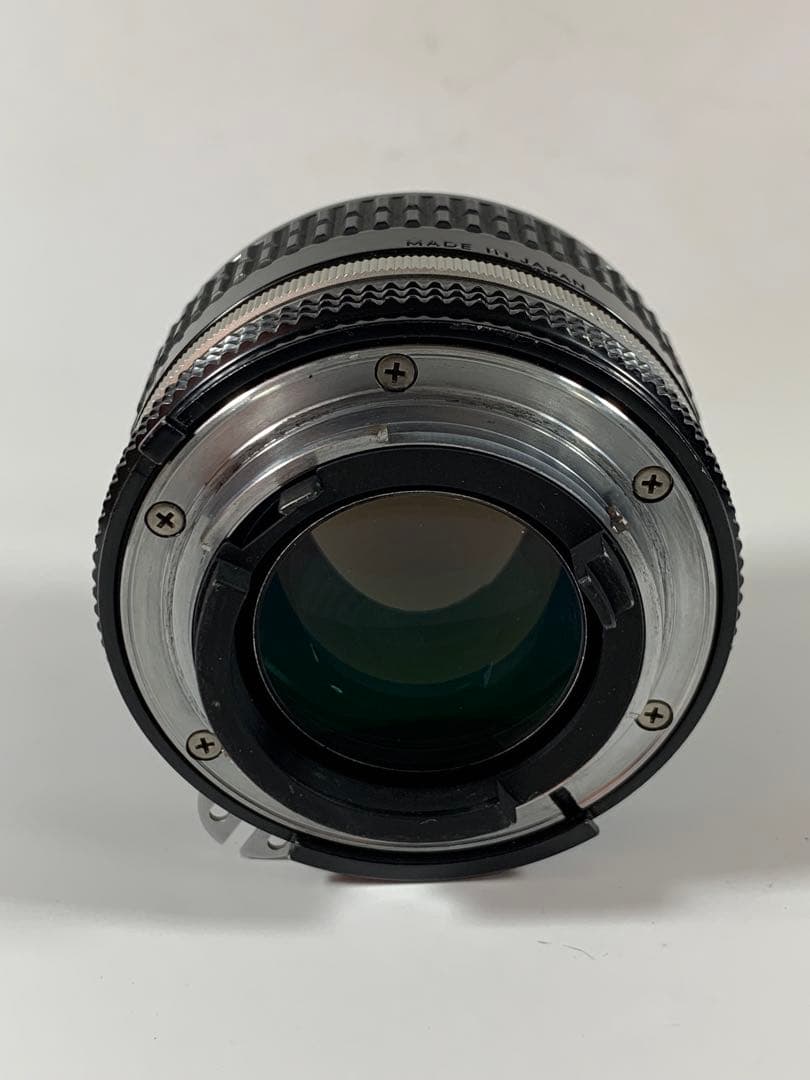 Nikon FE2 フィルム一眼レフカメラ 50mmレンズ、ストロボ付き