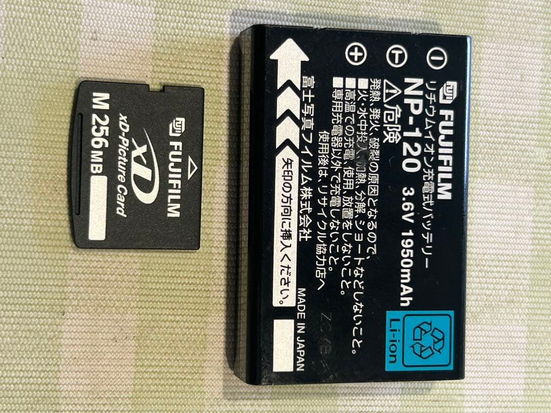 FUJIFILM FinePix F10 コンパクトデジタルカメラ