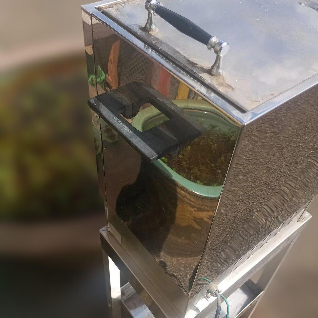 8001）BEYOND 電気スチーム消毒器 ステンレス製　タオル蒸し器