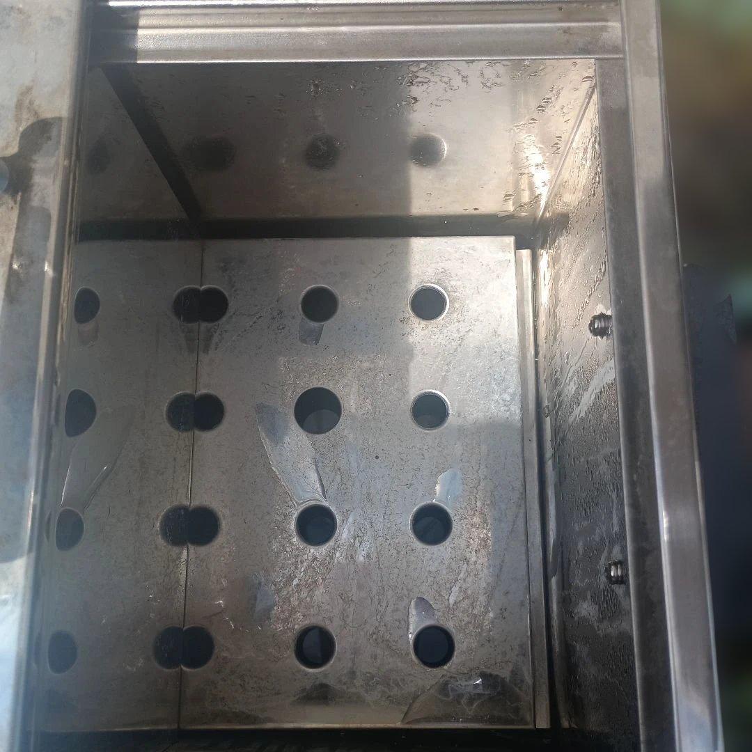 8001）BEYOND 電気スチーム消毒器 ステンレス製　タオル蒸し器