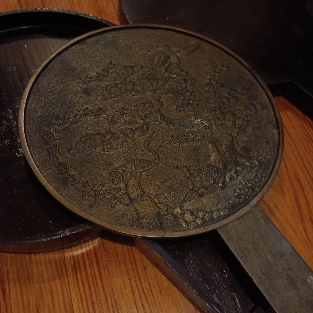 彫刻風景デザインの金属製手鏡骨董品箱付き骨董品