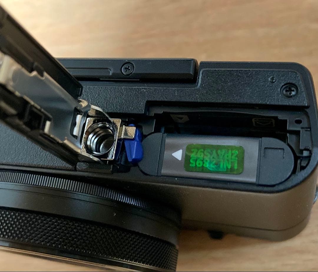 SONY Cyber-shot DSC-RX100M5 A【予備電池、SD付】