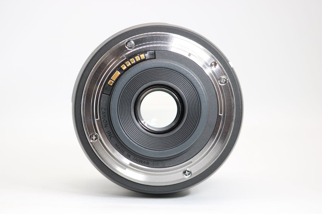 美品 【Canon EF-S 18-135mm IS USM】 EFレンズ