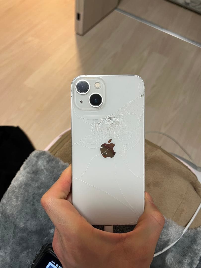 iPhone 13 ホワイト 本体　SIM無し