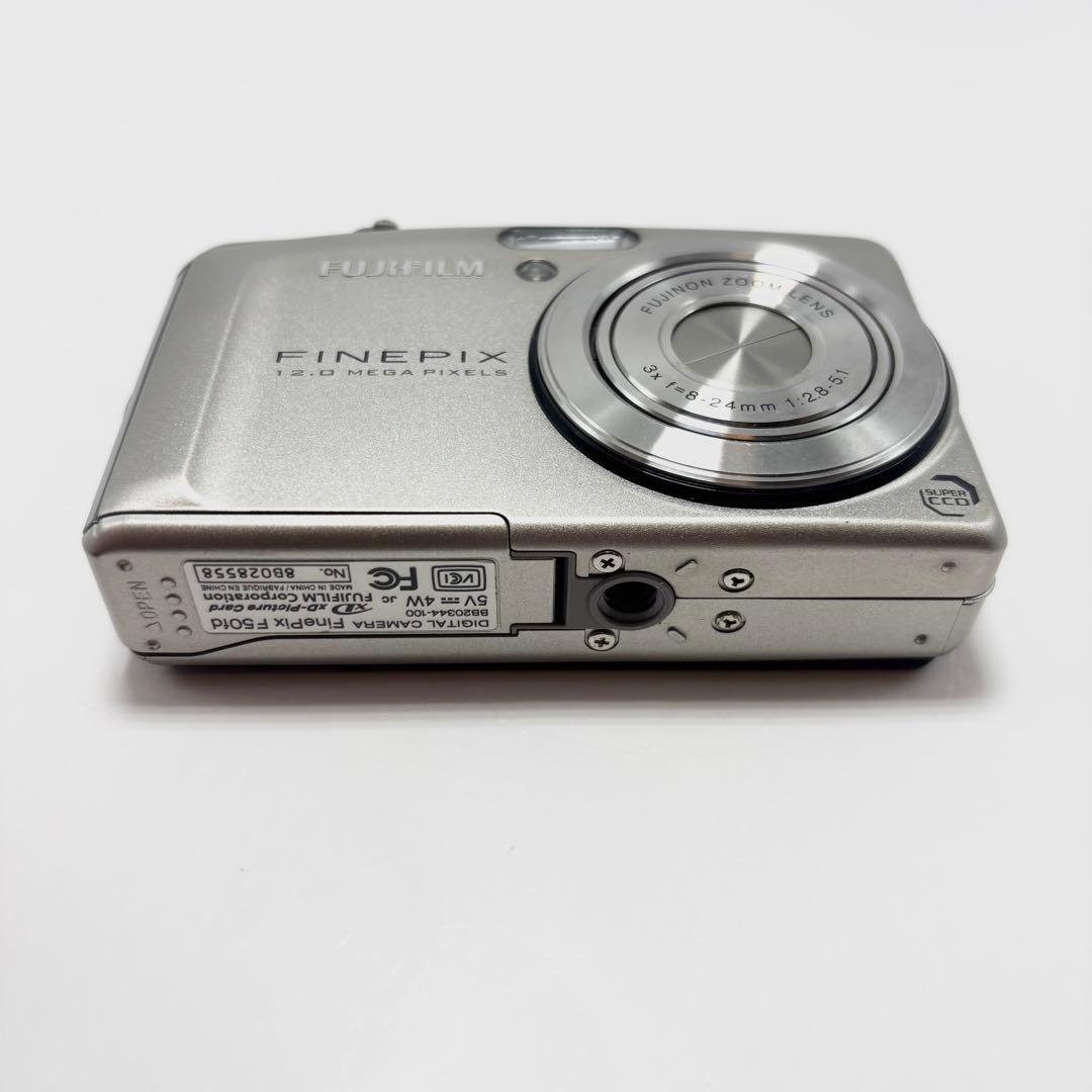 【美品】FUJIFILM FinePix F50fd シルバー デジタルカメラ