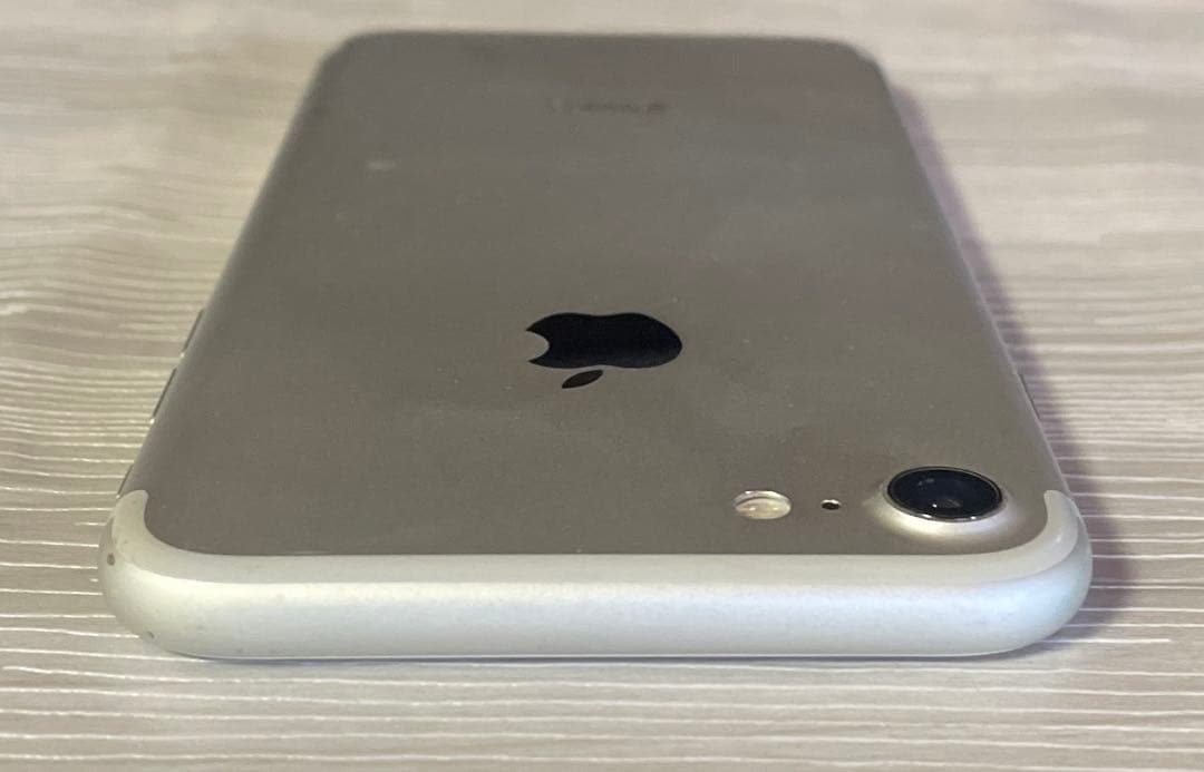 バッテリー99%良品SIMフリー iPhone7 32GB