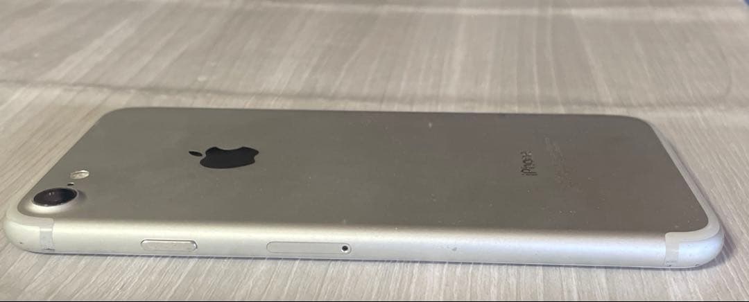 バッテリー99%良品SIMフリー iPhone7 32GB