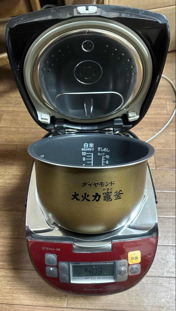 Panasonic スチームIH炊飯器 赤 内釜が綺麗です