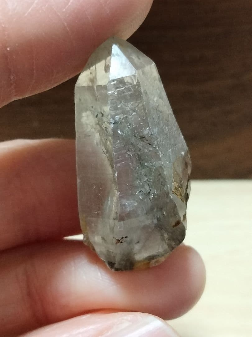 国産鉱物　山梨県　塩山竹森山　天然水晶　　トルマリン入り水晶　 番号1014