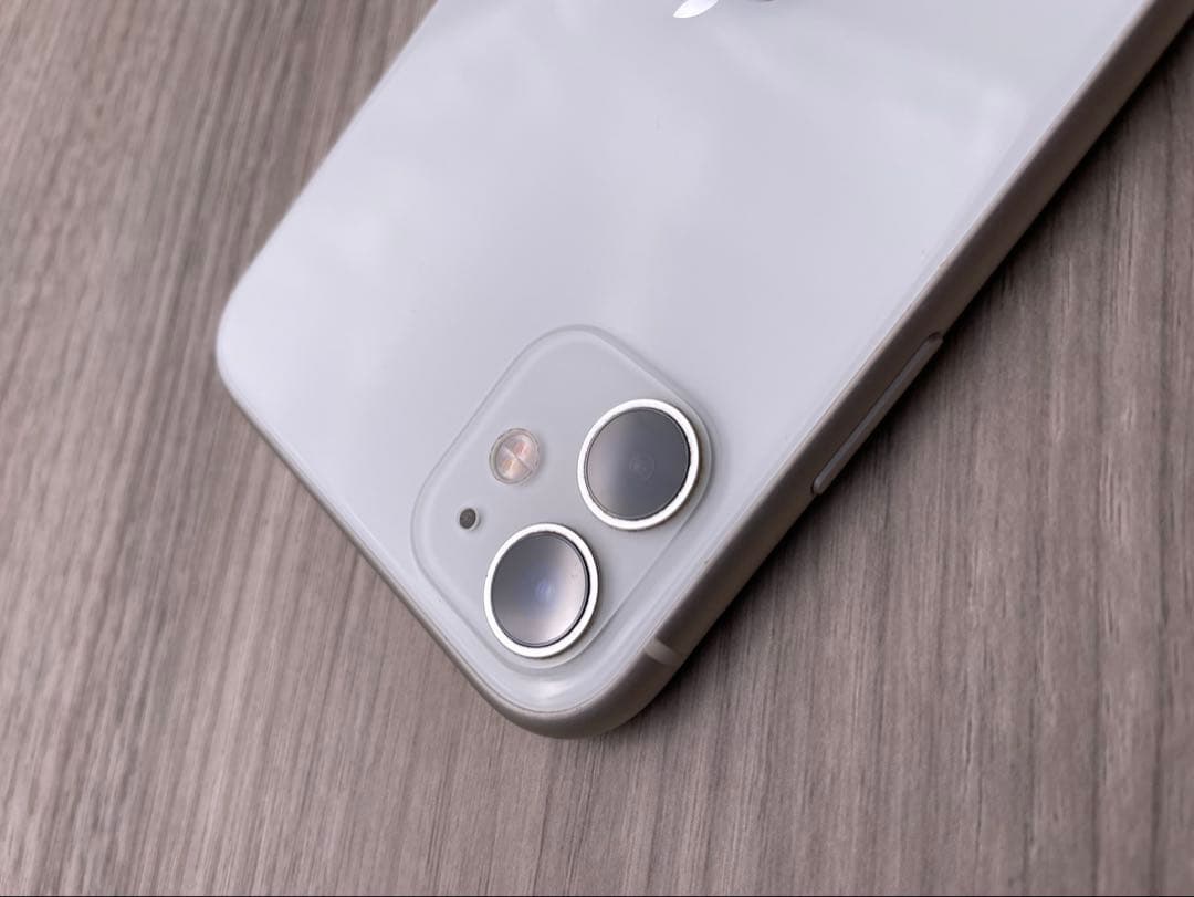 iPhone11 ホワイト 本体　64GB SIMフリー スマホ 初期化済み