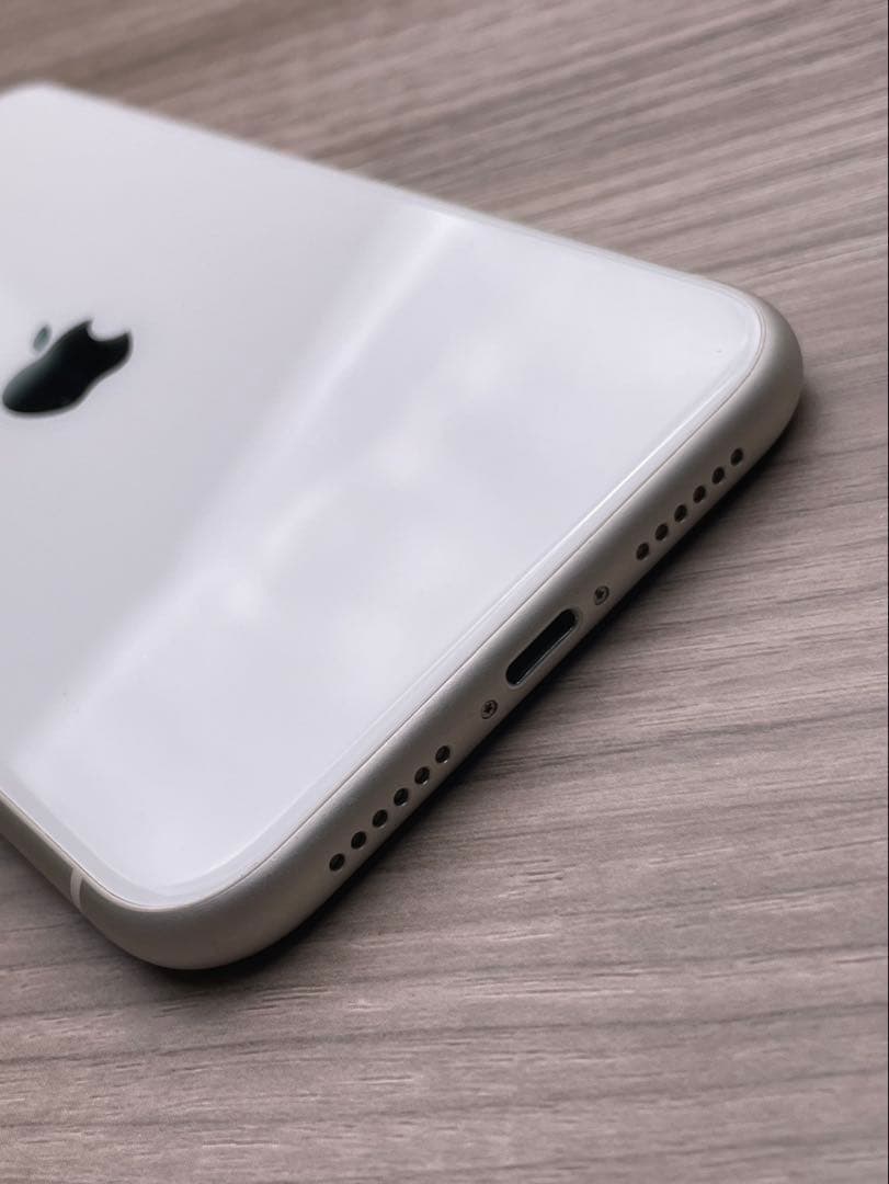 iPhone11 ホワイト 本体　64GB SIMフリー スマホ 初期化済み