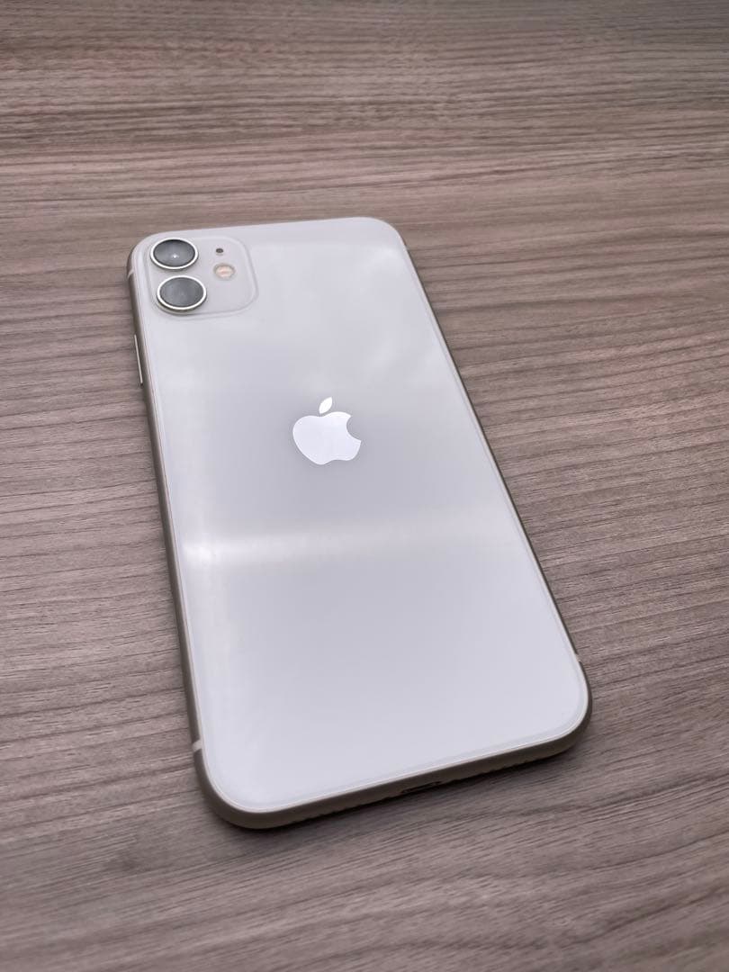 iPhone11 ホワイト 本体　64GB SIMフリー スマホ 初期化済み