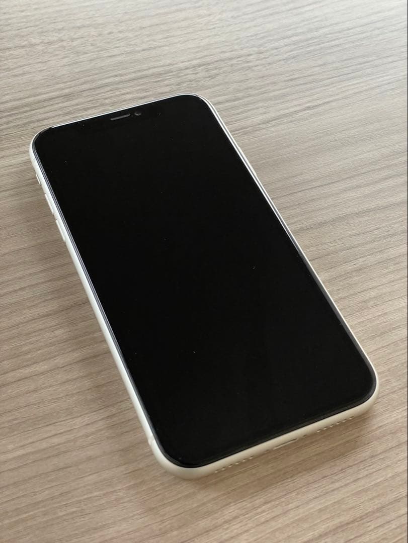 iPhone11 ホワイト 本体　64GB SIMフリー スマホ 初期化済み