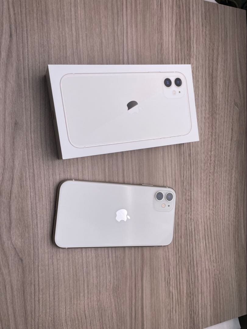 iPhone11 ホワイト 本体　64GB SIMフリー スマホ 初期化済み