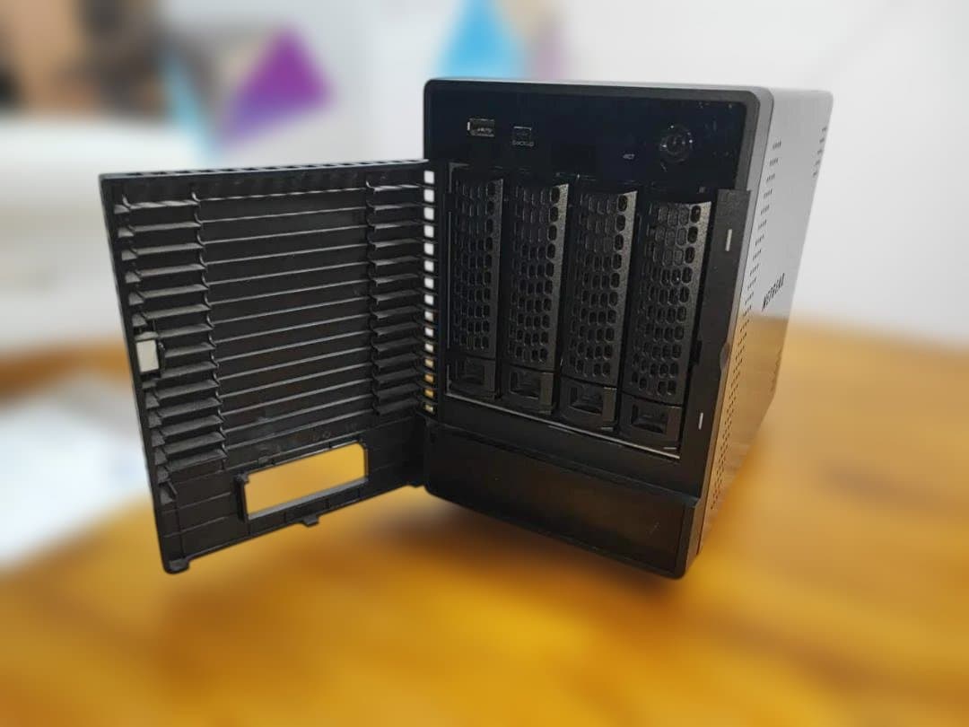 NETGEAR ReadyNAS 104(ジャンク品)