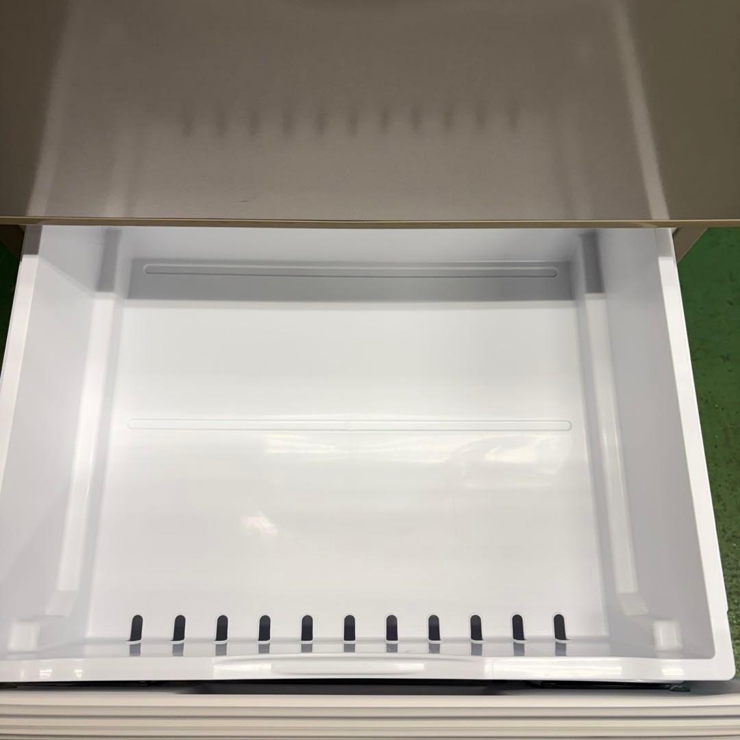 820 極美品　冷蔵庫　大人気3ドア　小型　一人暮らしにも　200L〜300L